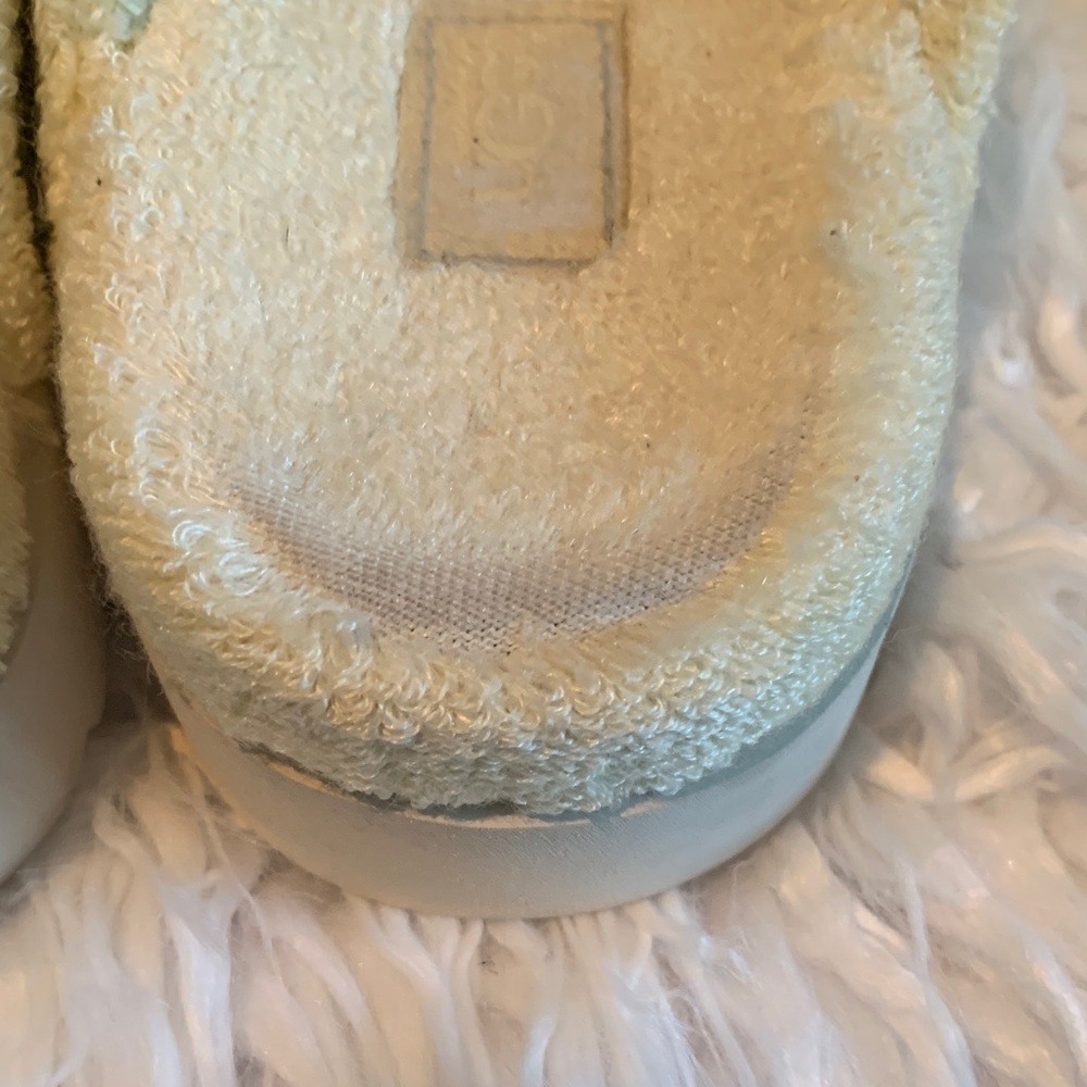 UGG yellow Plush Slippers - Picture 6 of 11